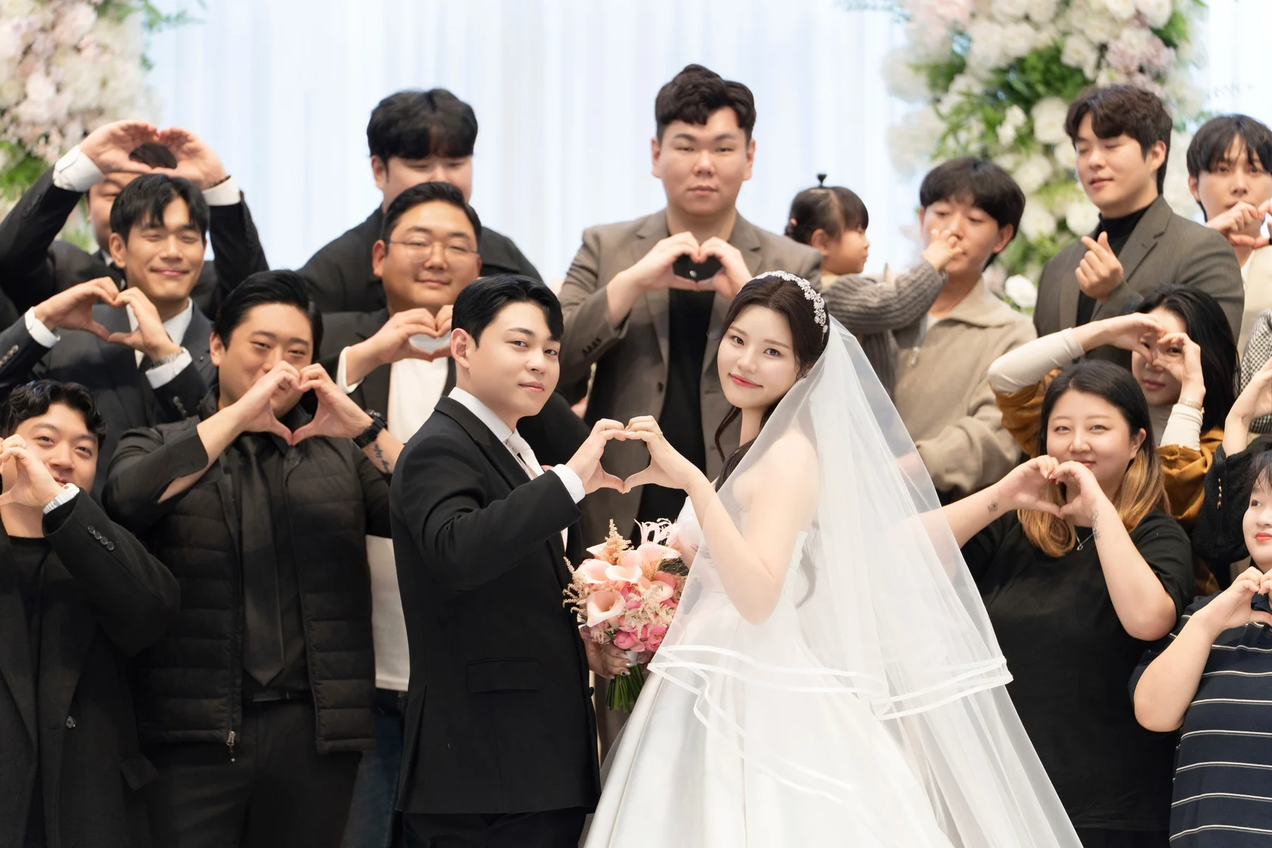 대전 라도무스 · 웨딩 스냅 · 흰 아치 사진 4